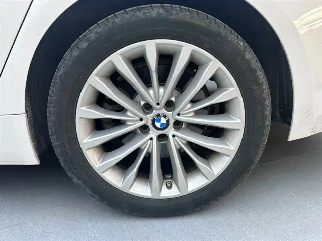 BMW 5 Series — Фото автомобиля 18