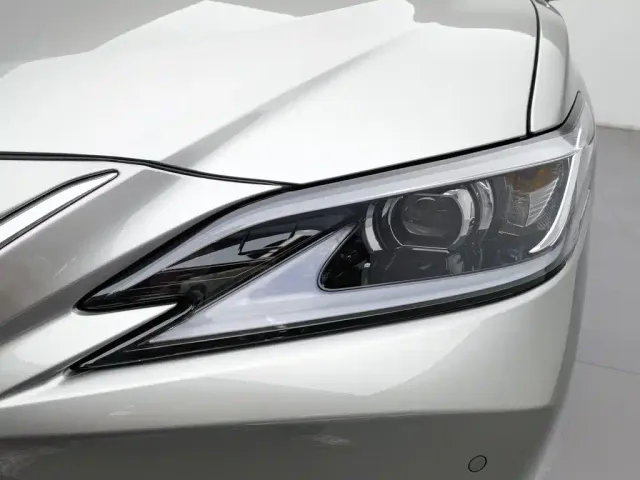 Lexus ES — Фото автомобиля 7