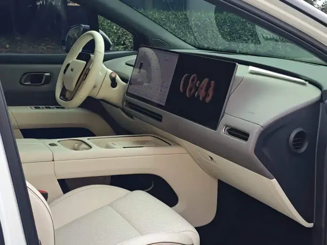 Li Auto i6 — Фото автомобиля 10