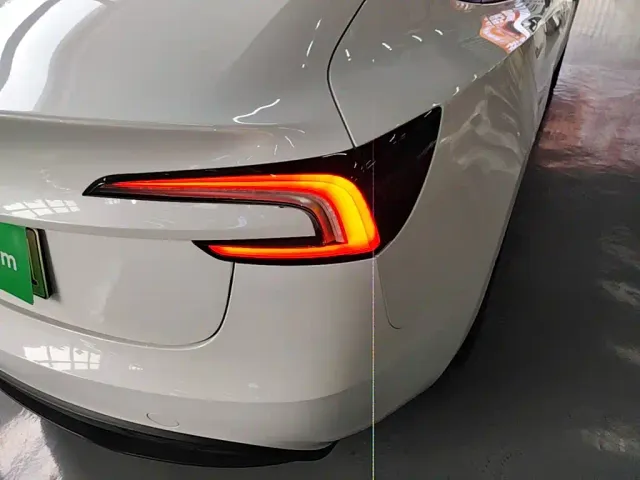 Tesla Model 3 — Фото автомобиля 7