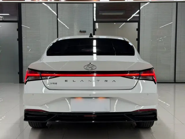 Hyundai Elantra — Фото автомобиля 20