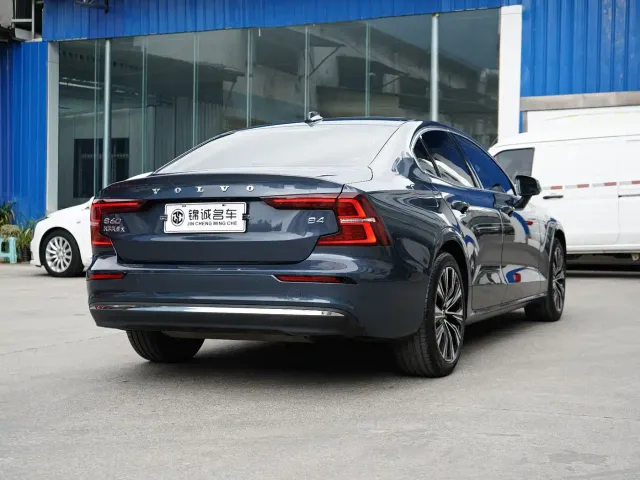 Volvo S60 — Фото автомобиля 18