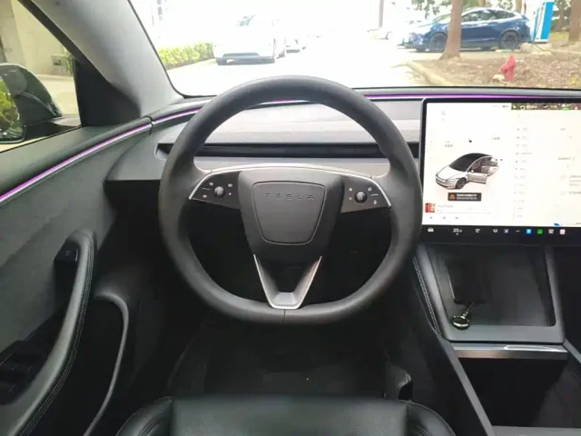 Tesla Model 3 — Фото автомобиля 6