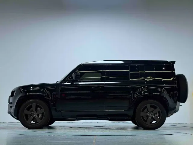Land Rover Defender — Фото автомобиля 15