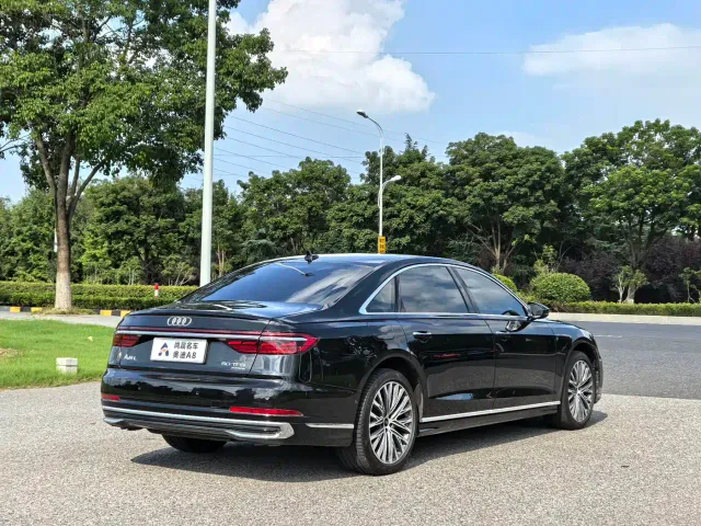 Audi A8 — Фото автомобиля 9