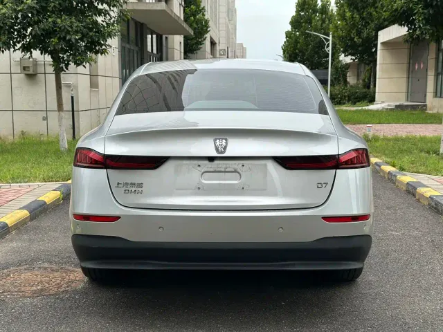 Roewe D7 — Фото автомобиля 5