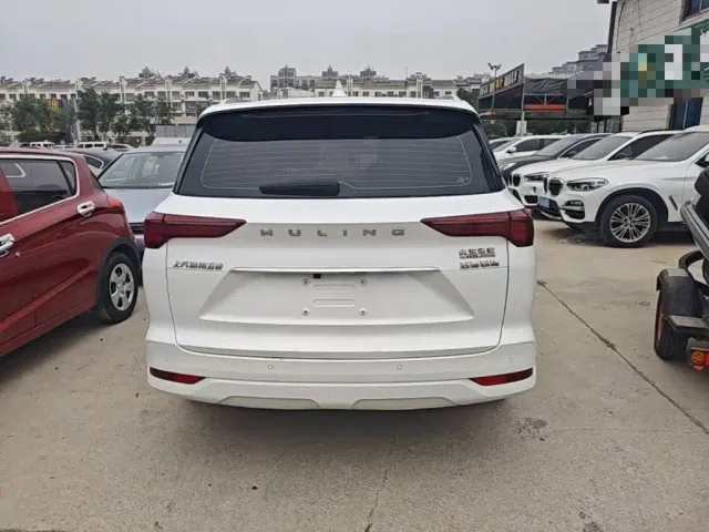 Wuling Victory — Фото автомобиля 5