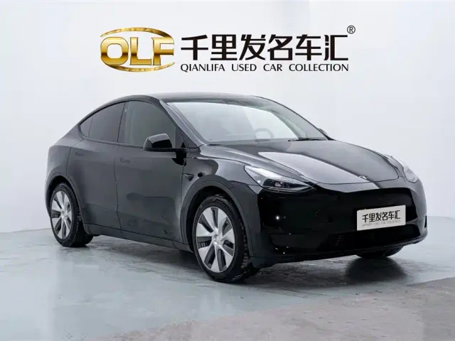 Tesla Model Y — Фото автомобиля 16