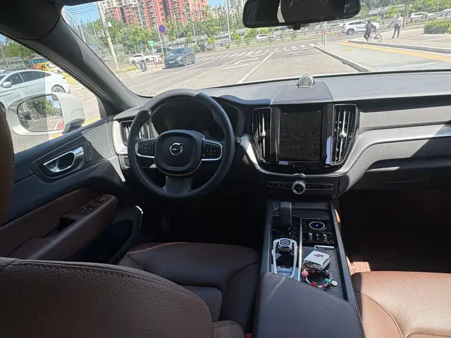 Volvo XC60 — Фото автомобиля 4