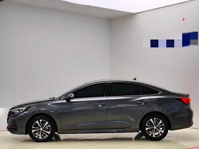 Changan Eado — Фото автомобиля 8