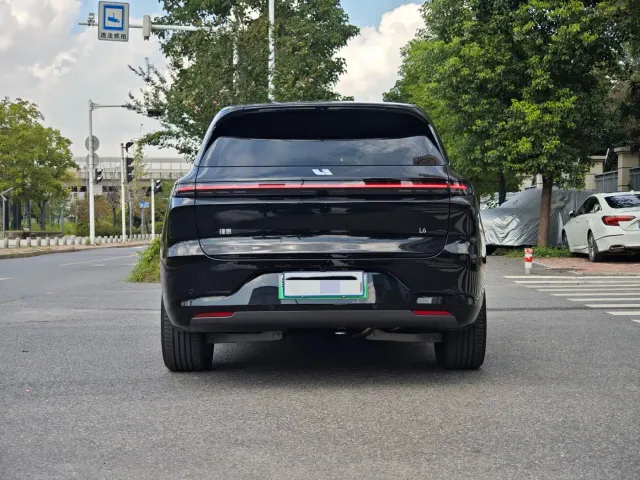 Li Auto L6 — Фото автомобиля 16