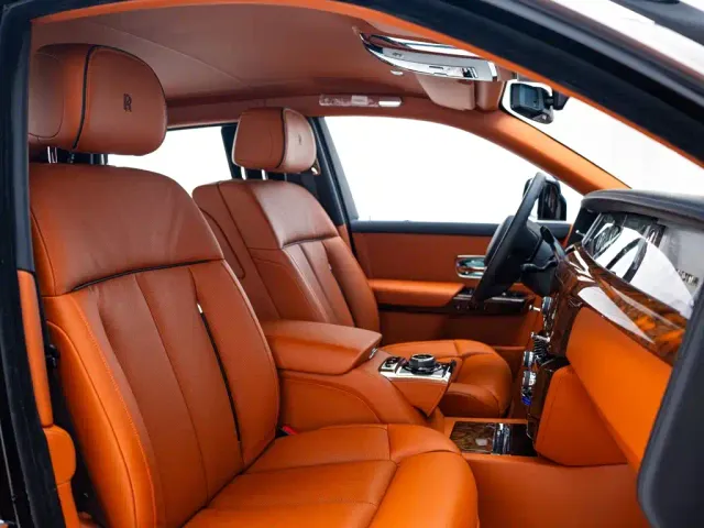 Rolls-Royce Phantom — Фото автомобиля 17