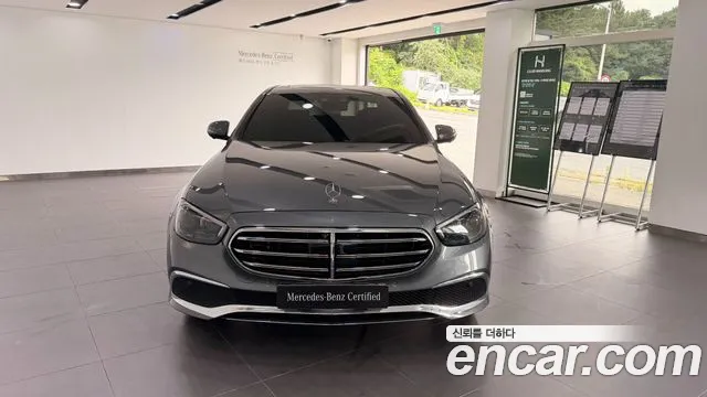 Mercedes-Benz E-Class — Фото автомобиля 3