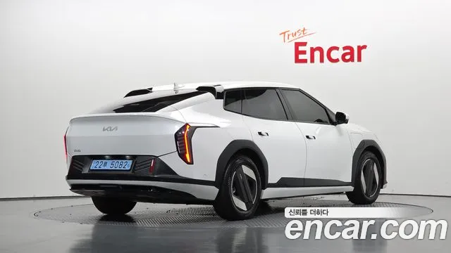 Kia EV4 — Фото автомобиля 2