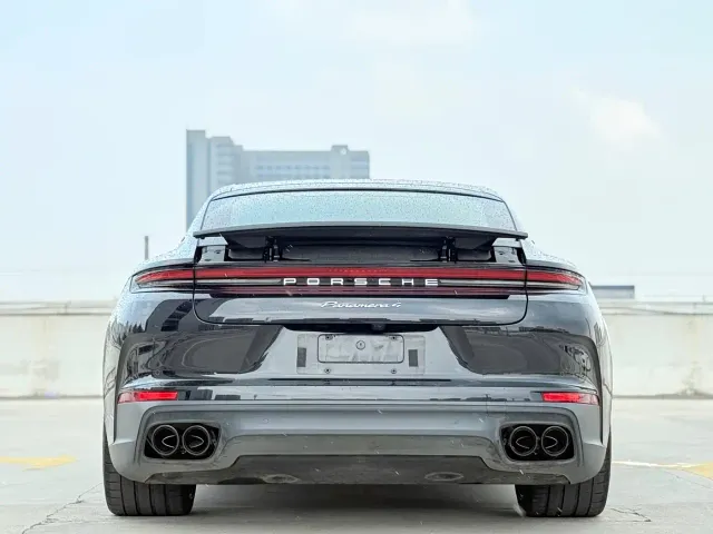 Porsche Panamera — Фото автомобиля 12
