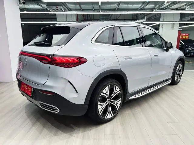 Mercedes-Benz EQE SUV — Фото автомобиля 5