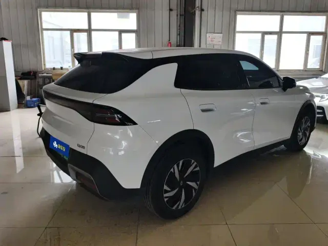 Changan Qiyuan Q05 — Фото автомобиля 3