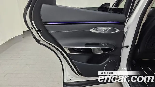 Genesis GV70 — Фото автомобиля 25