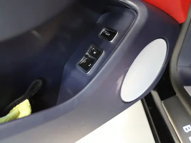 Bentley Flying Spur — Фото автомобиля 13