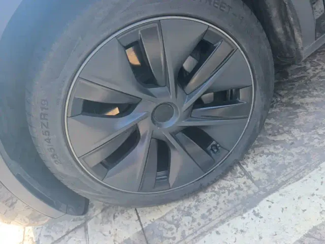 Tesla Model Y — Фото автомобиля 22