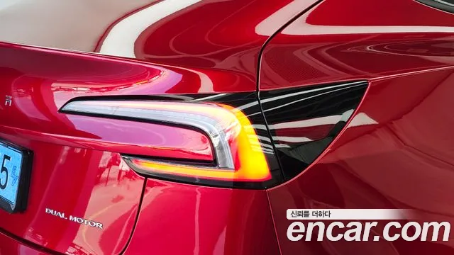 Tesla Model 3 — Фото автомобиля 23