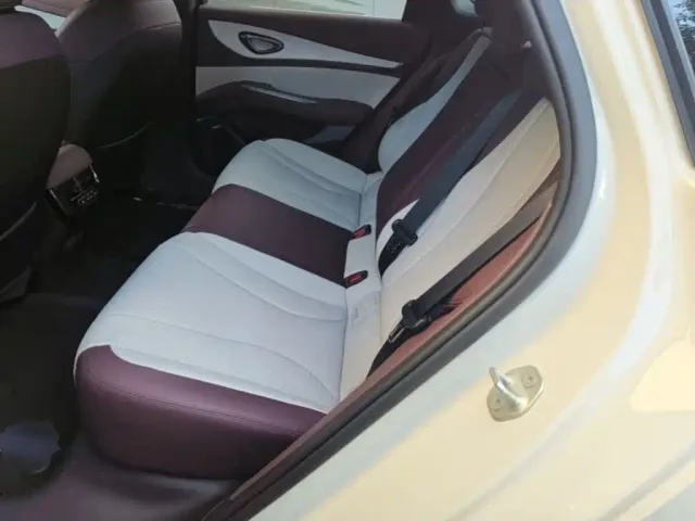 BYD Seal 07 DM-i — Фото автомобиля 16