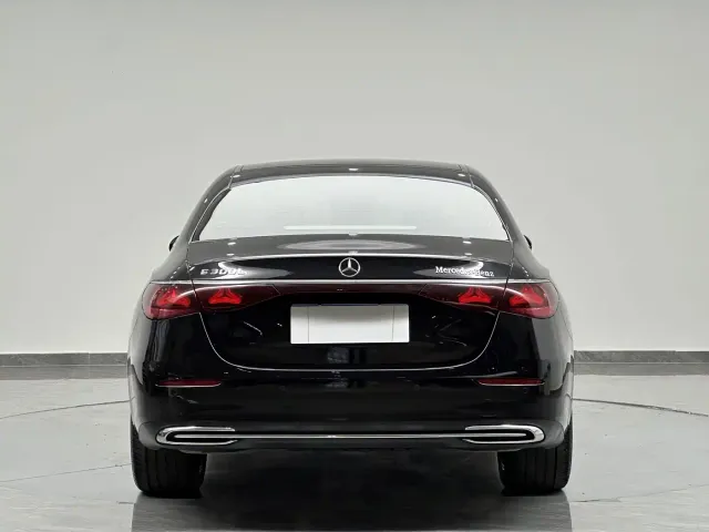 Mercedes-Benz E-Class — Фото автомобиля 8