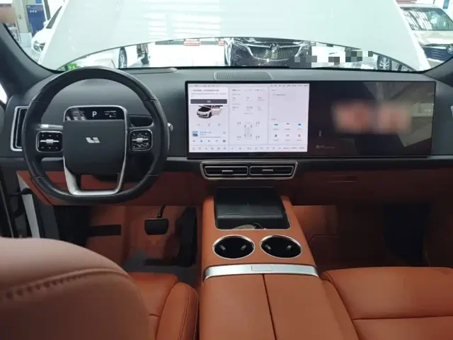Li Auto L7 — Фото автомобиля 9