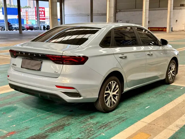 Geely Emgrand — Фото автомобиля 5