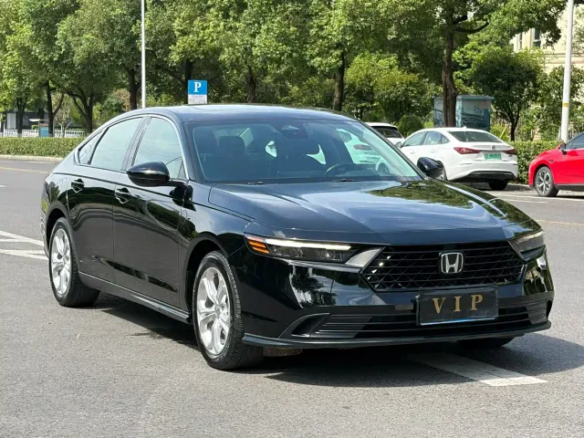 Honda Accord — Фото автомобиля 3