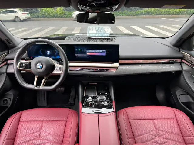 BMW 5 Series — Фото автомобиля 10