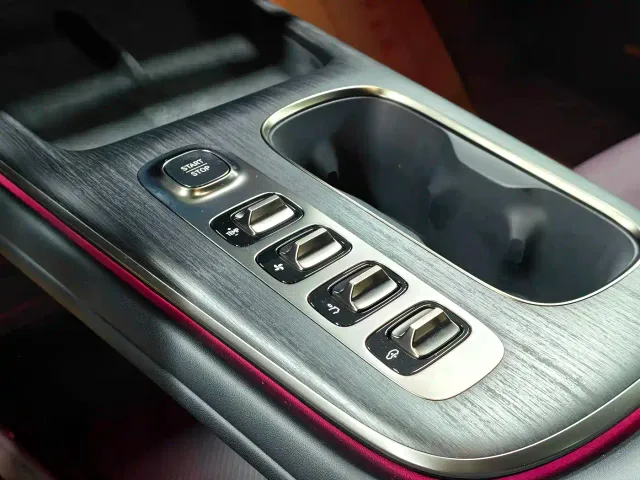 Xiaomi SU7 — Фото автомобиля 19