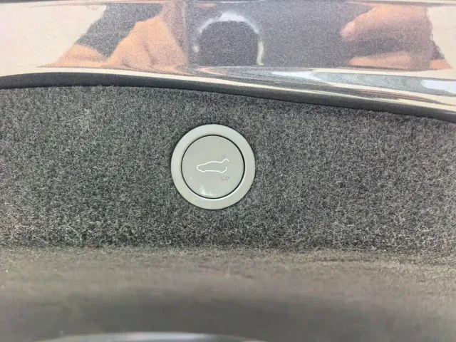 Tesla Model 3 — Фото автомобиля 16
