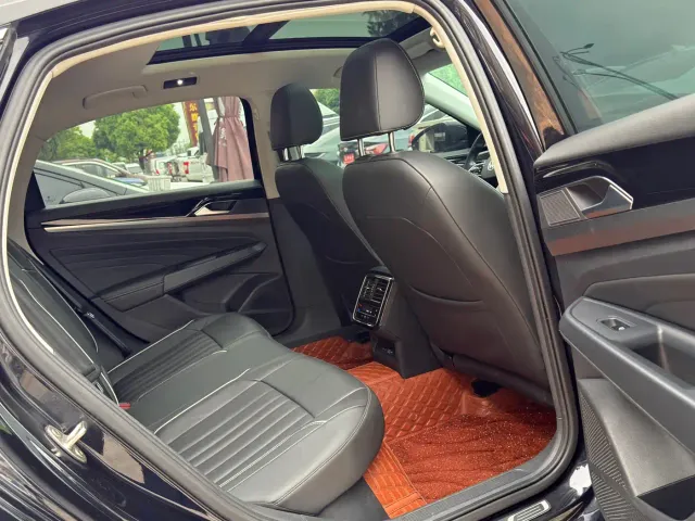 Volkswagen Passat — Фото автомобиля 12
