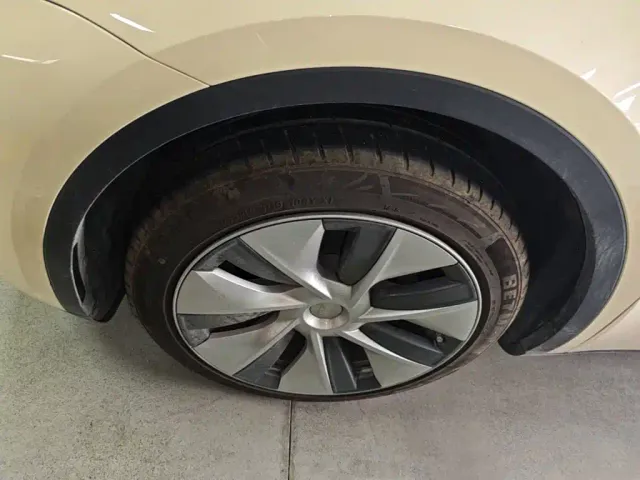 Tesla Model Y — Фото автомобиля 22