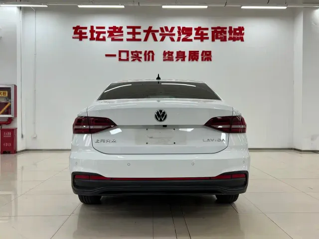 Volkswagen Lavida — Фото автомобиля 12