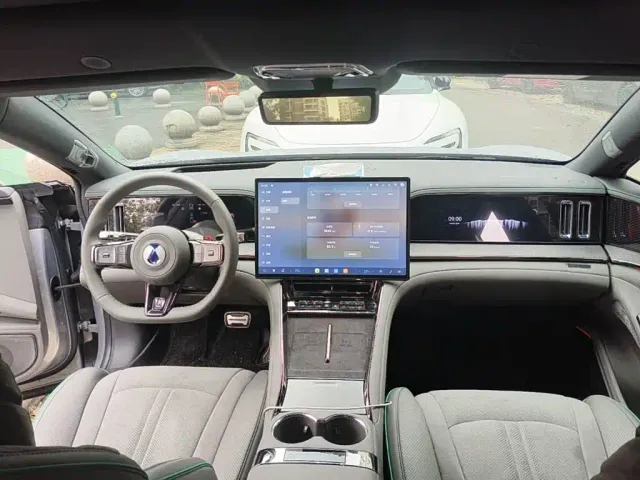 Denza Z9GT — Фото автомобиля 11