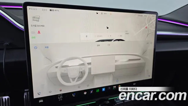 Tesla Model 3 — Фото автомобиля 24