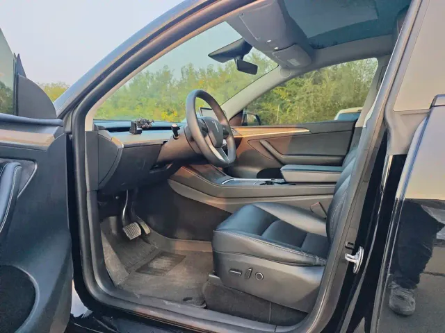 Tesla Model Y — Фото автомобиля 7
