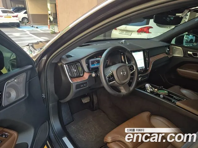 Volvo XC60 Generation 2 — Фото автомобиля 15