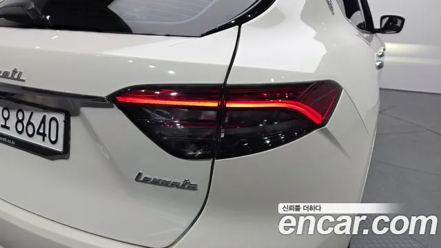 Maserati Levante — Фото автомобиля 23