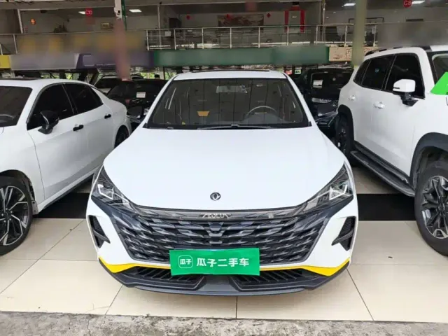 Dongfeng Yixuan — Фото автомобиля 2