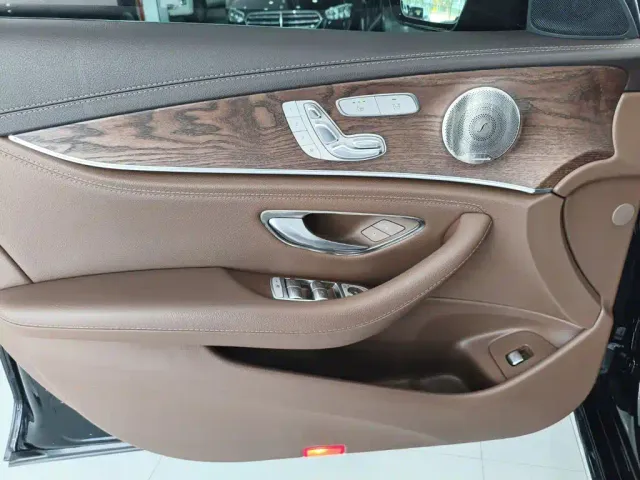 Mercedes-Benz E-Class — Фото автомобиля 8