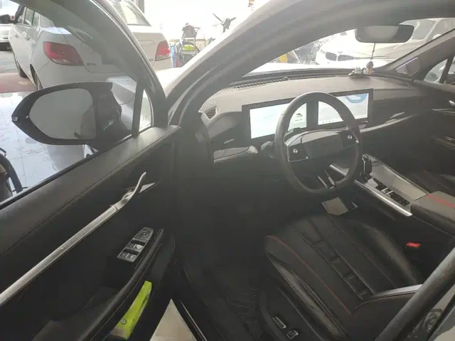 Roewe RX5 Max — Фото автомобиля 15