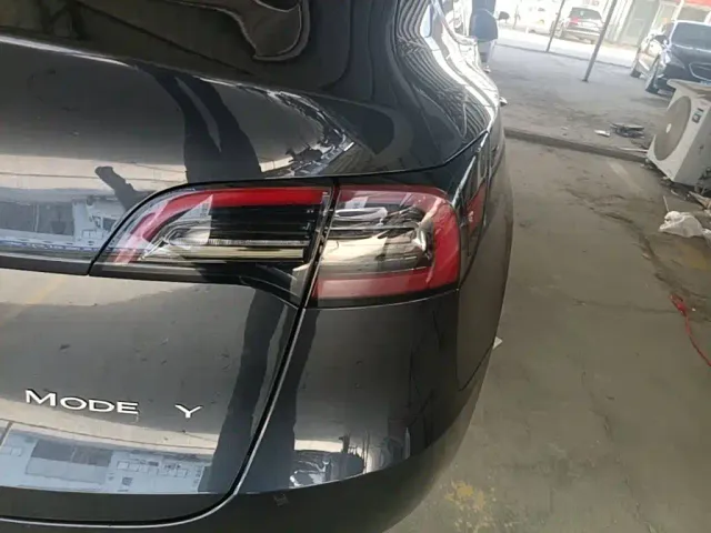 Tesla Model Y — Фото автомобиля 7