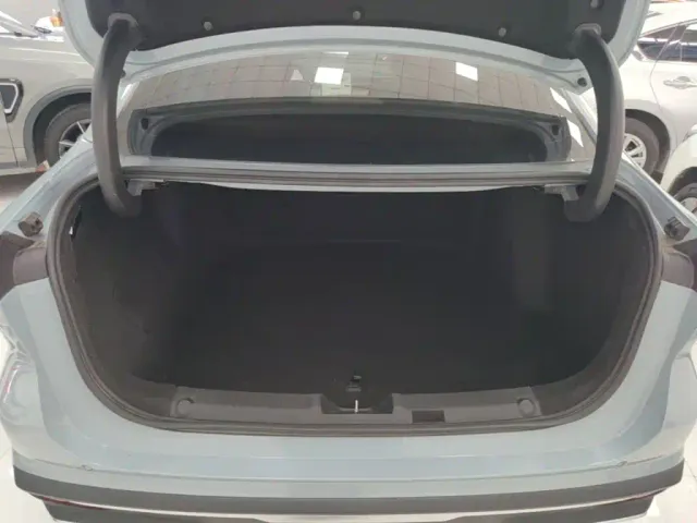 Geely Galaxy Galaxy L6 2024 125km PLUS Soaring Dragon Edition — Фото автомобиля 18