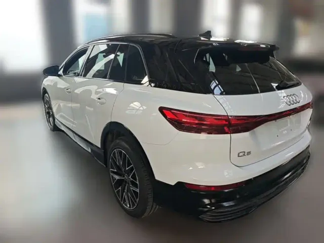 Audi Q5 e-tron — Фото автомобиля 6
