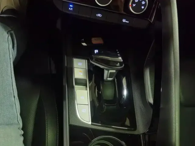 Hyundai Elantra — Фото автомобиля 16
