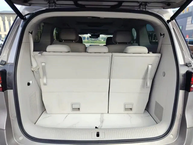 Roewe iMAX8 — Фото автомобиля 10