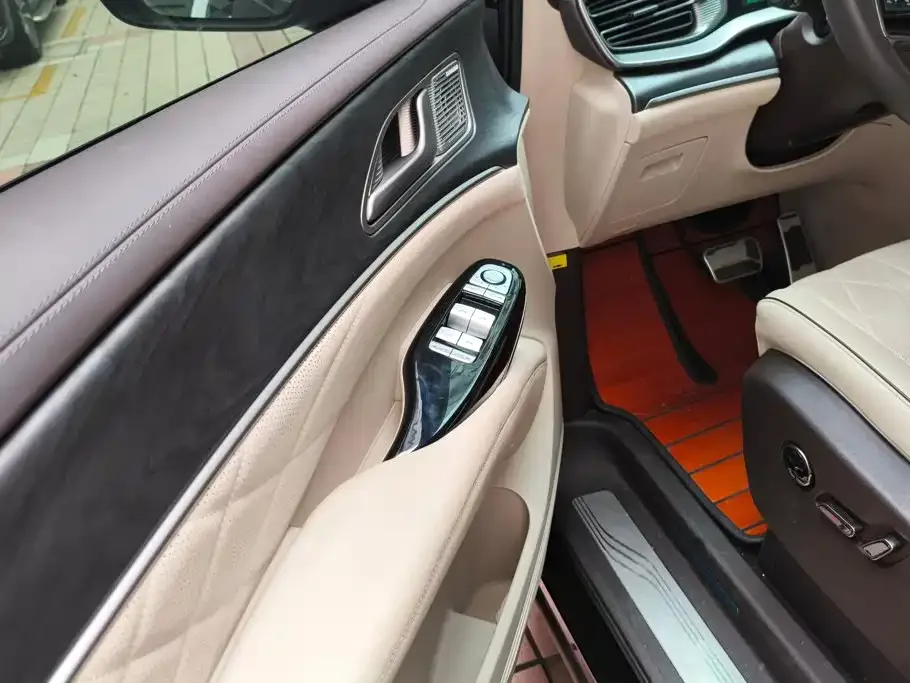 Denza Denza D9 2024 EV 600 AWD Premium — Фото автомобиля 7